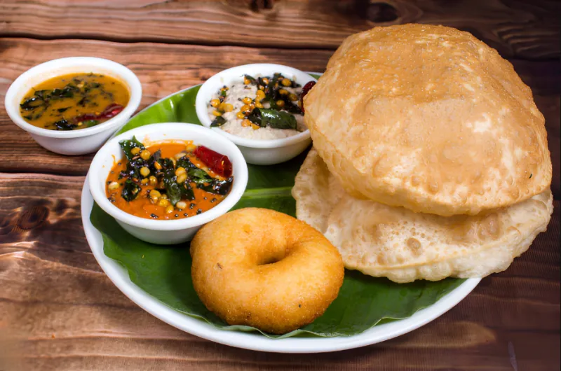 POORI & VADA COMBO (2 POORI, 1 VADA)