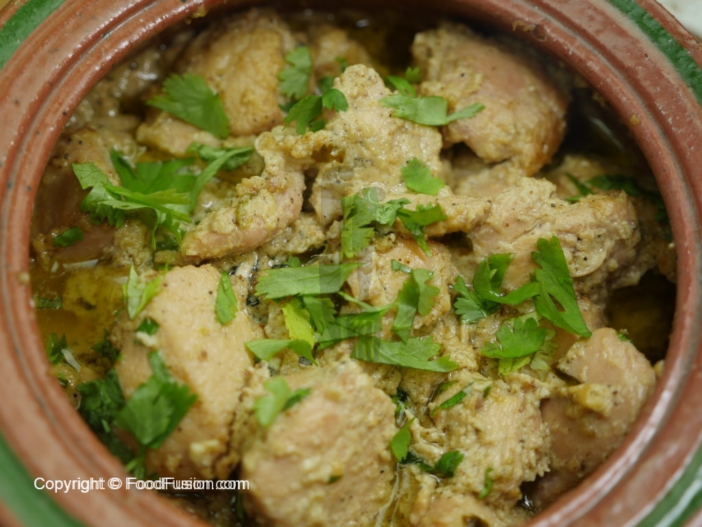 CHICKEN GREEN HANDI