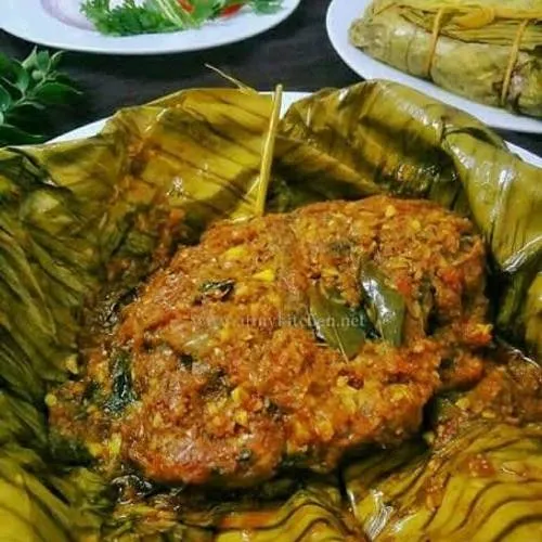 Fish Pollichathu (Karimeen)