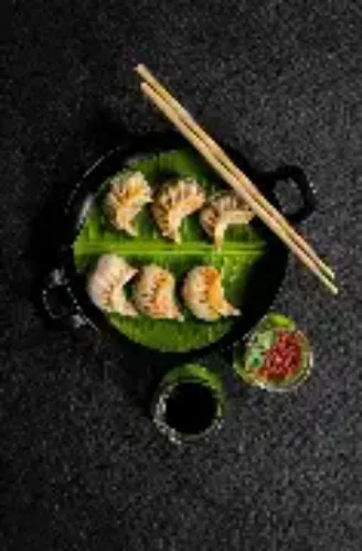 Schezwan chicken Momos