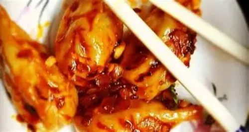 Schezwan veg Momos