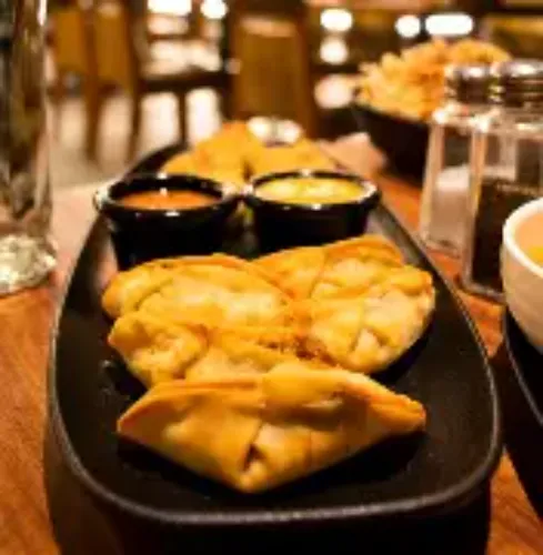 Mushroom Schezwan Momos (10 Pcs)