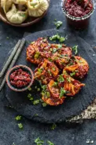 Veg Schezwan Momos (10 Pcs)