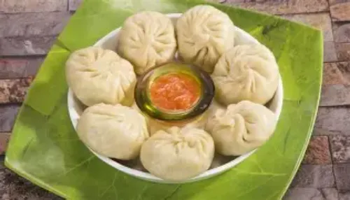 Veg Tomrich Momos (5 Pcs)