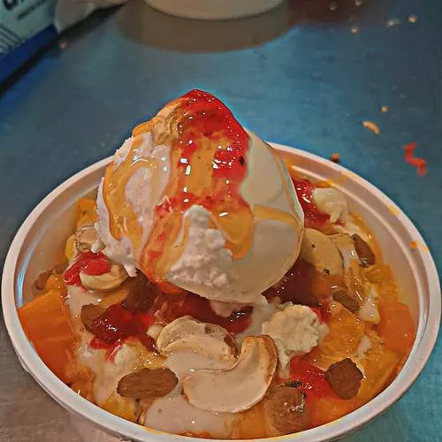 FRUITSALAD WITH ICE CREAM