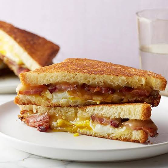 EGG BACAN AND CHEESE TOASTIE