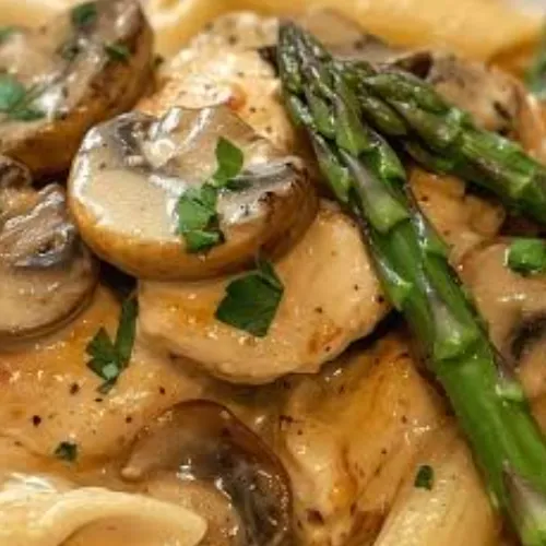 Penne Alfredo with Chicken & Mushroom