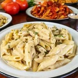 Alfredo Pasta (Chicken)