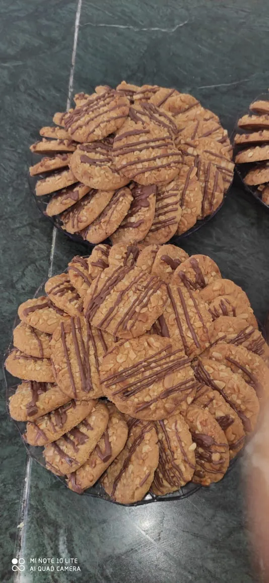 Chocolate nuts biscuits (بسكويت الشوكولاتة بالمكسرات)