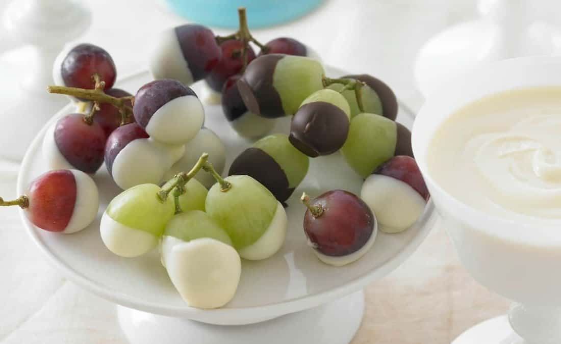 Grapes choco dip