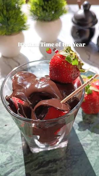 Strawberry choco dip (seasonal)
