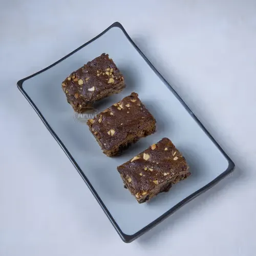 Cake Slice-Plum (كيكة بالبرقوق)
